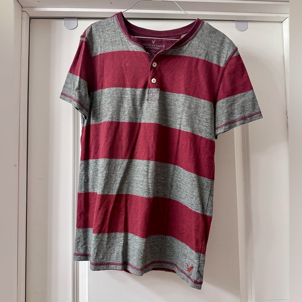 Men’s American Eagle Classic fit shirt size small